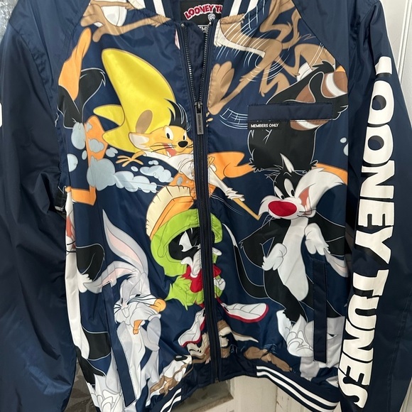 ✔️#9 New with tags Members only looney tunes jacket